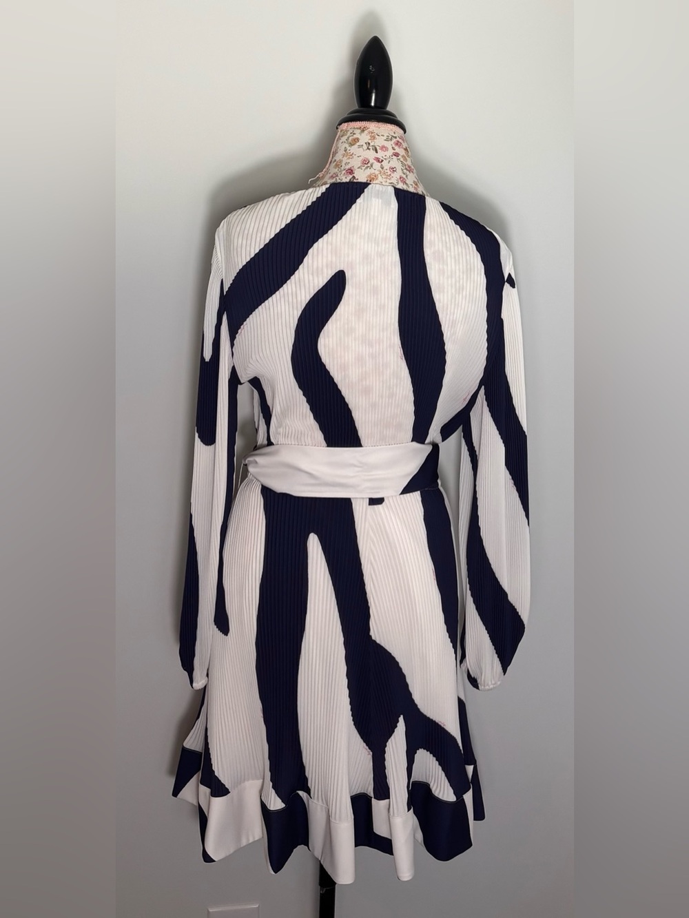 Milly Liv Zebra Pleated Mini Dress – Size 10 – Like New - Picture 3 of 9